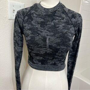 Gymshark gray camo long sleeve athletic crop top athletic active wear yoga